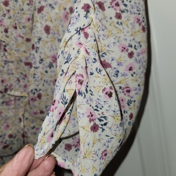 ASTR The Label Cream/Pink/Lavender Ruffle Neck/Hem Crop Top Size M Ruched Cuffs - Picture 5 of 12